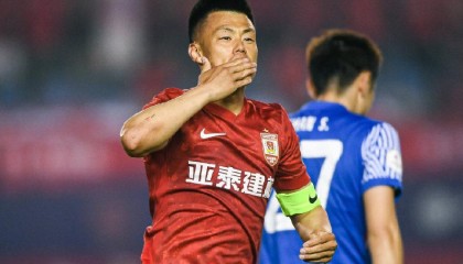 谭龙成罪人！补时撞人送点，亚泰仍垫底，媒体人不满：说冤也冤